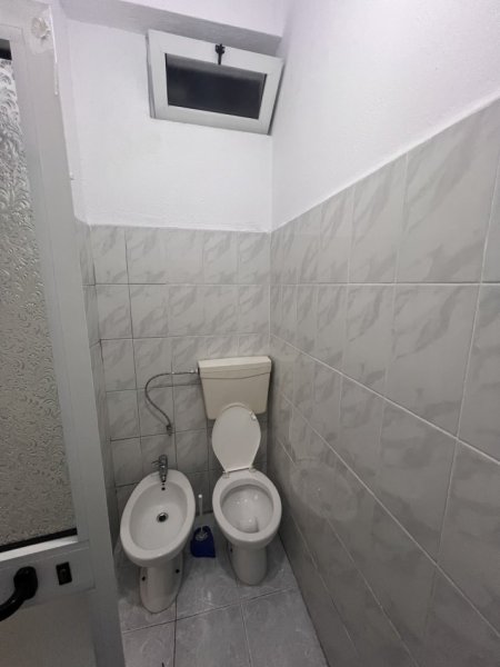 Tirane, jepet me qera shtepi 1+1 Kati 0, 60 m² 300 €