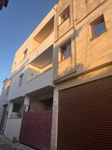 Tirane, jepet me qera shtepi 1+1 Kati 0, 60 m² 35000
