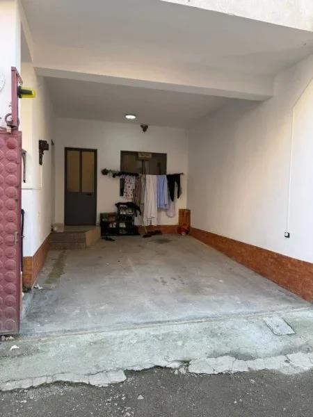 Tirane, jepet me qera shtepi 1+1 Kati 0, 60 m² 35000