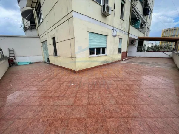 Tirane, jepet me qera apartament 2+1 Kati 1, 97 m² 800 € (Rruga e Elbasanit)