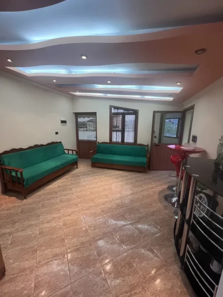 Tirane, jepet me qera apartament 2+1+Aneks+Ballkon  Kati 3, 350€ (Shaban duka)