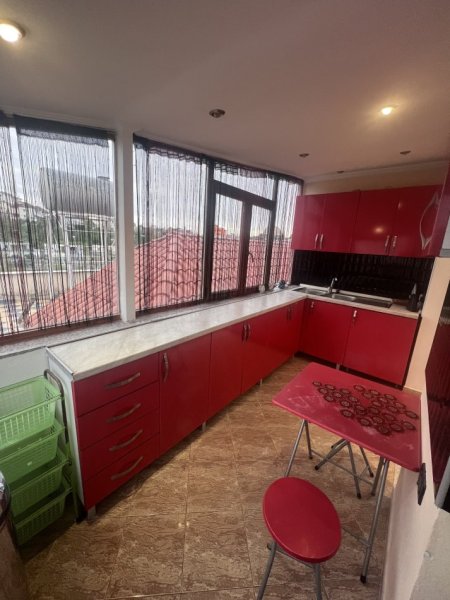 Tirane, jepet me qera apartament 2+1+Aneks+Ballkon  Kati 3, 350€ (Shaban duka)