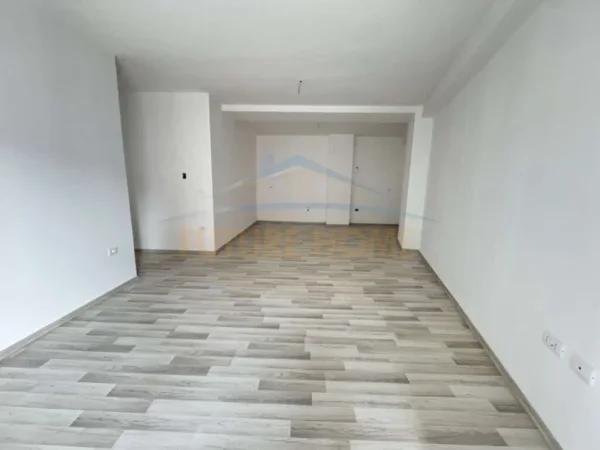 Tirane, shitet apartament 2+1 Kati 3, 107 m² 144.000 € (Kompleksi Jolla, Unaza e Re, Tiranë)