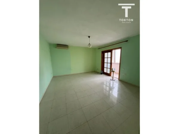Tirane, jepet me qera apartament 2+1+Ballkon Kati 3, 100 m² 420 € (bulevardi i ri)