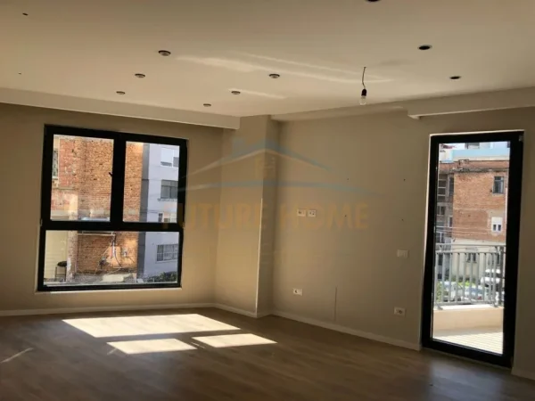 Tirane, jepet me qera apartament Kati 1, 50 m² 400 € (pazari i ri te luxor 3)