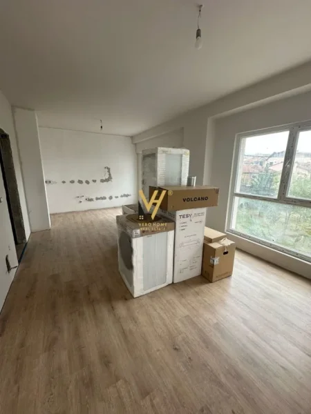 Tirane, shitet apartament 2+1+Ballkon Kati 1, 102 m² 200.000 € (LAPRAKE)