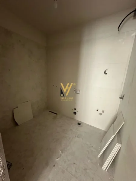 Tirane, shitet apartament 2+1+Ballkon Kati 1, 102 m² 200.000 € (LAPRAKE)