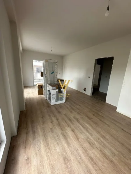 Tirane, shitet apartament 2+1+Ballkon Kati 1, 102 m² 200.000 € (LAPRAKE)