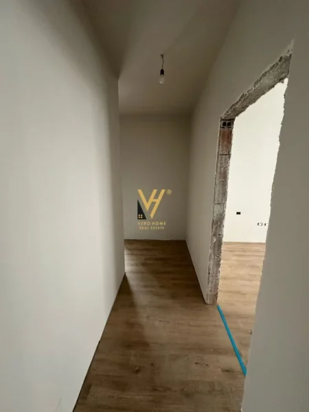 Tirane, shitet apartament 2+1+Ballkon Kati 1, 102 m² 200.000 € (LAPRAKE)