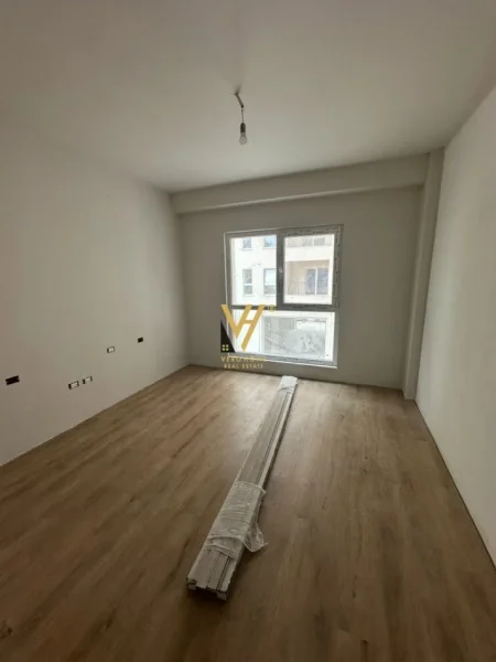 Tirane, shitet apartament 2+1+Ballkon Kati 1, 102 m² 200.000 € (LAPRAKE)