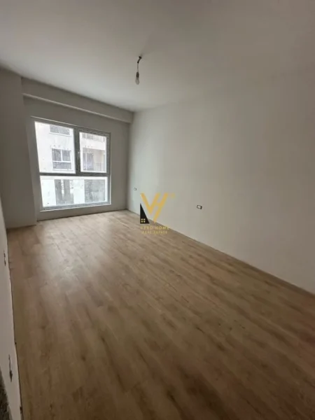 Tirane, shitet apartament 2+1+Ballkon Kati 1, 102 m² 200.000 € (LAPRAKE)