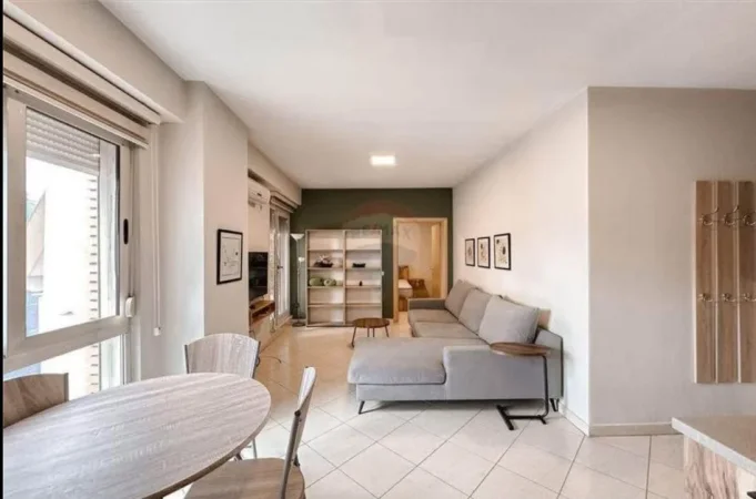 Tirane, jepet me qera apartament 1+1+Ballkon Kati 8, 65 m² 550 € (Rruga e Kavajes)
