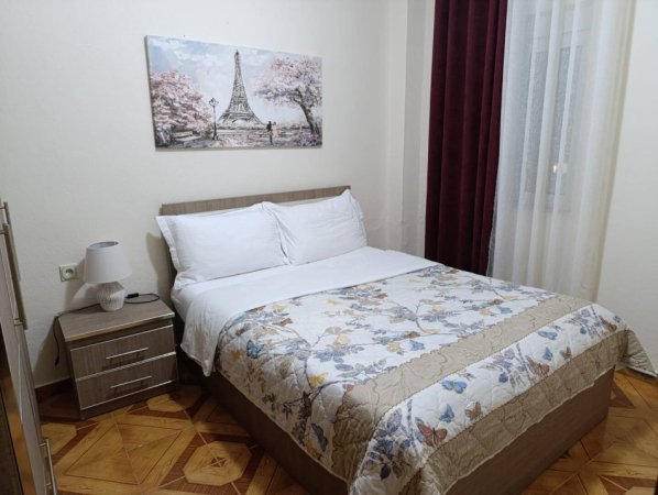 Korce, jap me qera apartament 2+1+Ballkon Kati 2, 1 m² 280 € (Midhi Kostani L 9 perballe lulishtes se shen Marise qender)