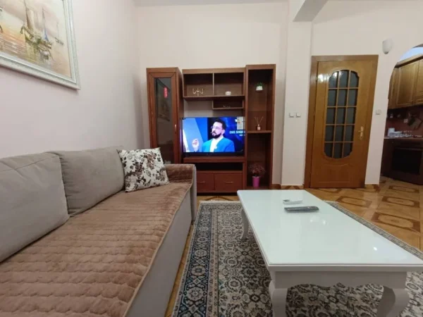 Korce, jap me qera apartament 2+1+Ballkon Kati 2, 1 m² 280 € (Midhi Kostani L 9 perballe lulishtes se shen Marise qender)