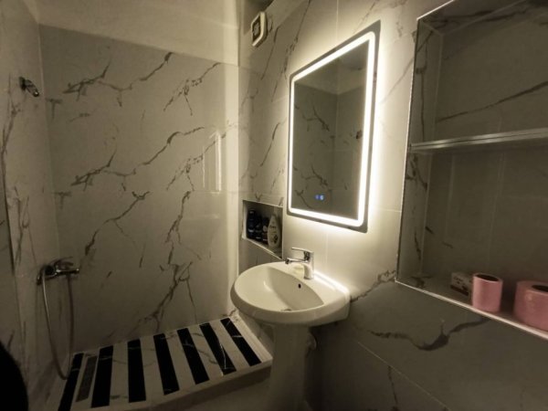 Korce, jap me qera apartament 2+1+Ballkon Kati 2, 1 m² 280 € (Midhi Kostani L 9 perballe lulishtes se shen Marise qender)