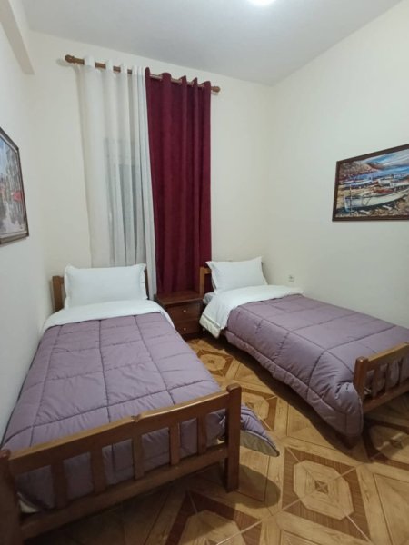 Korce, jap me qera apartament 2+1+Ballkon Kati 2, 1 m² 280 € (Midhi Kostani L 9 perballe lulishtes se shen Marise qender)