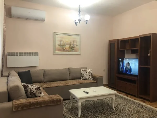 Korce, jap me qera apartament 2+1+Ballkon Kati 2, 1 m² 280 € (Midhi Kostani L 9 perballe lulishtes se shen Marise qender)