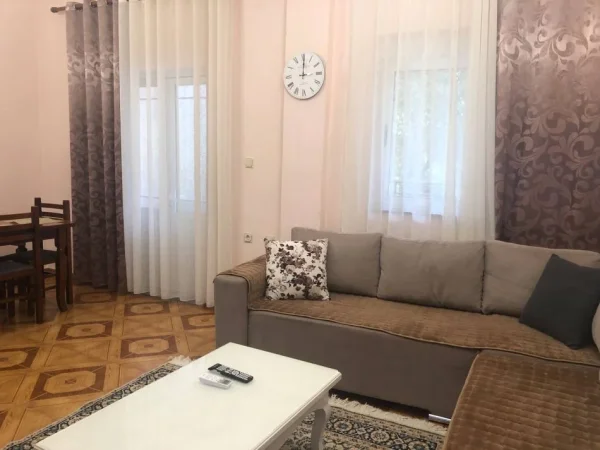 Korce, jap me qera apartament 2+1+Ballkon Kati 2, 1 m² 280 € (Midhi Kostani L 9 perballe lulishtes se shen Marise qender)
