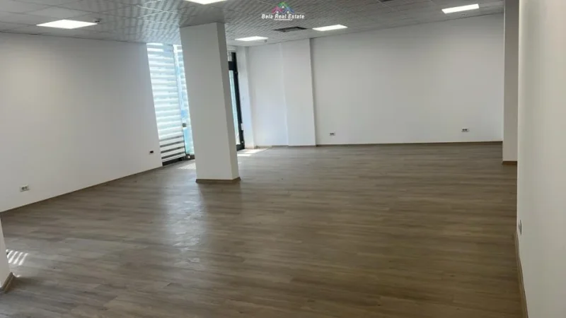 Tirane, jepet me qera zyre Kati 4, 100 m² 1.500 € (blloku)