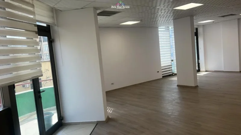 Tirane, jepet me qera zyre Kati 4, 100 m² 1.500 € (blloku)