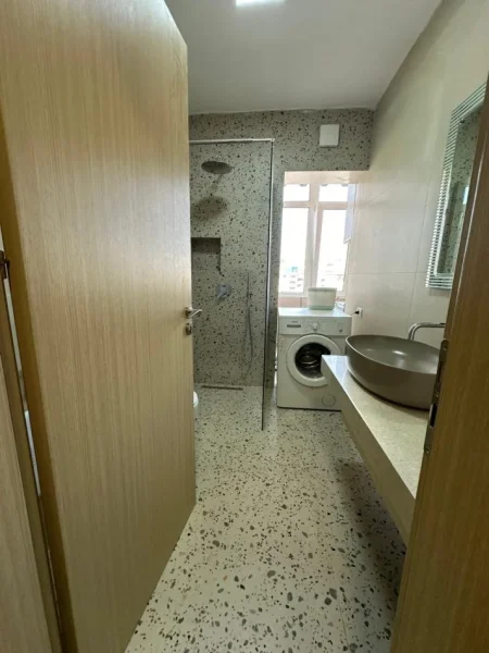 Tirane, jepet me qera apartament 1+1 Kati 6, 32 m² 380 € (ali demi)