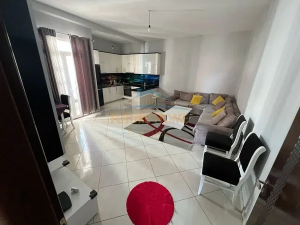 Tirane, jepet me qera apartament 1+1 Kati 5, 60 m² 370 € (Rruga Dritan Hoxha)