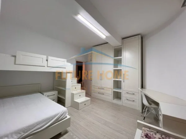 Tirane, jepet me qera apartament 3+1 Kati 2, 144 m² 231.000 € (Liqeni i Thate)