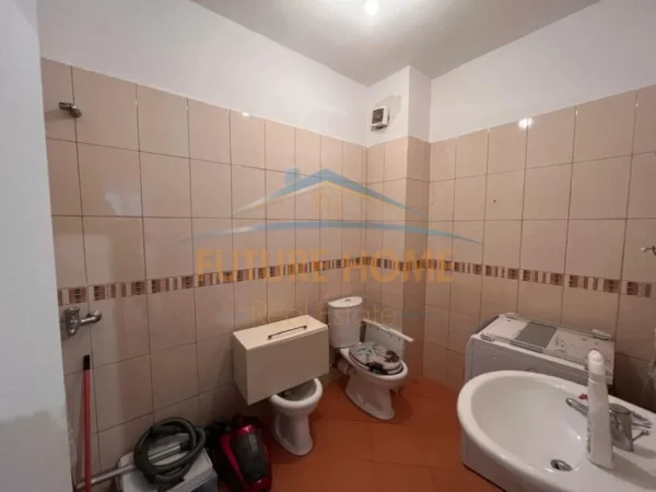 Tirane, jepet me qera apartament 3+1 Kati 2, 144 m² 231.000 € (Liqeni i Thate)