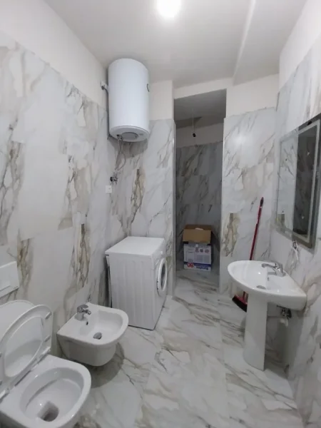 Tirane, jepet me qera apartament 2+1+Aneks+Ballkon Kati 2, 500 € (astir)