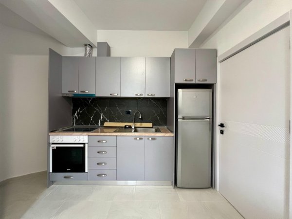 Tirane, jepet me qera apartament 1+1 Kati 2, 50 m² 300 € (Rruga Mihal Grameno)