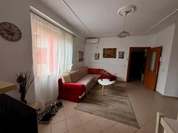 Tirane, jepet me qera apartament 1+1+Ballkon Kati 6, 67 m² 600 € (rruga e bogdaneve)