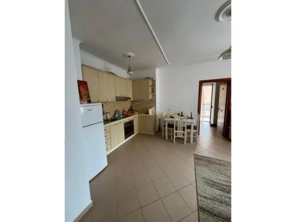 Tirane, jepet me qera apartament 1+1+Ballkon Kati 6, 67 m² 600 € (rruga e bogdaneve)