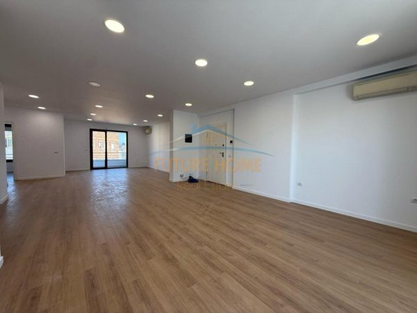 Tirane, jepet me qera ambjent biznesi Kati 8, 180 m² 2.500 € (KOMPLEKSI DELIJORGJI)