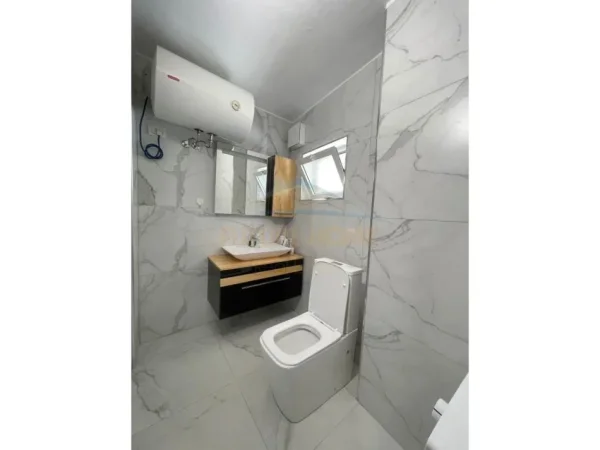 Tirane, jepet me qera apartament 1+1 Kati 0, 57 m² 550 € (Myslym Shyri)