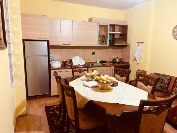 Tirane, jepet me qera apartament 2+1+Ballkon Kati 2, 105 m² 430 € (Don Bosko)