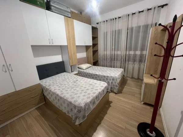 Tirane, jepet me qera apartament 2+1+Ballkon Kati 2, 100 m² 450 € (Prane Casa Italia)