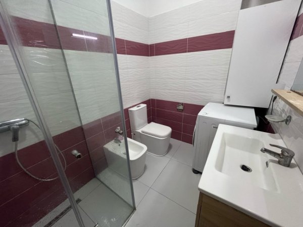 Tirane, jepet me qera apartament 2+1+Ballkon Kati 2, 100 m² 450 € (Prane Casa Italia)