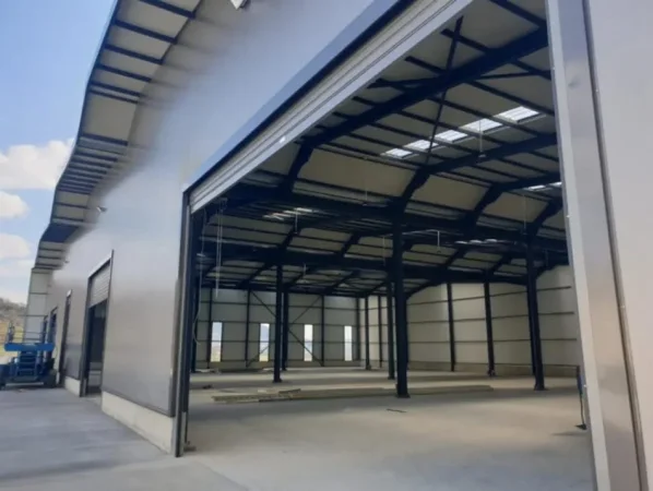 Tirane, shitet magazine Kati 0, 1.300 m² 4.000.000 € (Mezez ,Kashar)