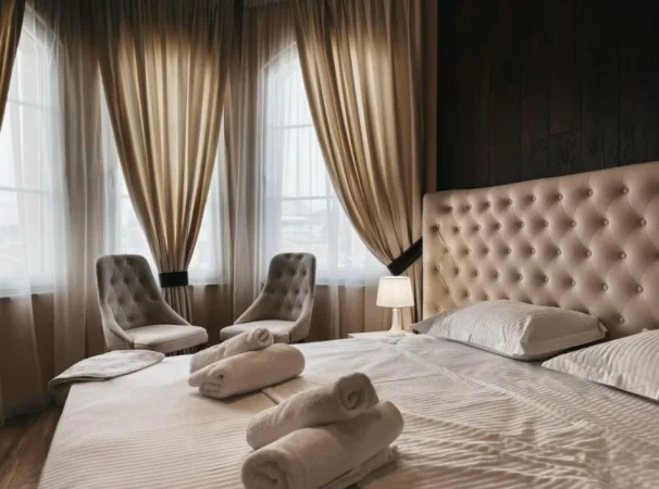 Tirane, jepet me qera hotel Kati 0, 331 m² 3.200 € (Kinostudio)