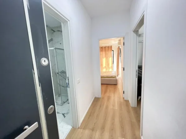 Tirane, jepet me qera apartament 1+1 , 74 € (rruga e dibres)