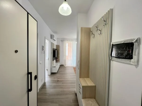 Tirane, jepet me qera 1+1 Kati 5, 75 m² 450 € (rruga 5 maji)
