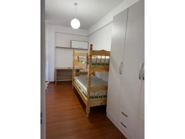 Tirane, jepet me qera 2+1 Kati 8, 80 m² 600 € (Ish Parku Autobuzave)