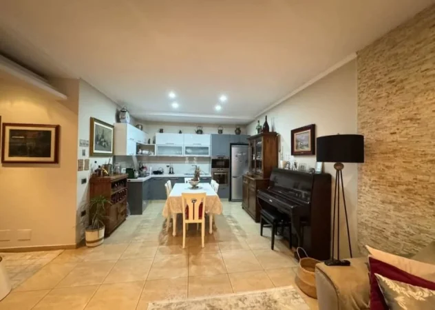 Tirane, shitet apartament 2+1 Kati 7, 114 m² 265.000 € (Rruga kavajes)