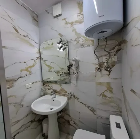 Tirane, jepet me qera apartament 1+1+Ballkon Kati 3, 71 m² 550 € (KOMUNA E PARISIT)