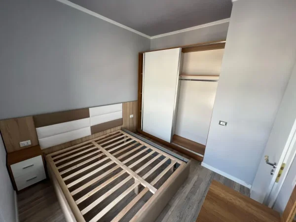 Tirane, jepet me qera 1+1 Kati 9, 500 € (rruga 5 maji)