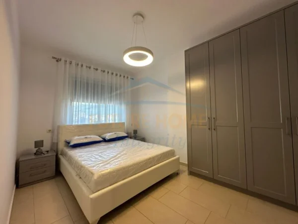 Tirane, jepet me qera apartament 3+1 , 120 m² 500 € (Unaza e Re)