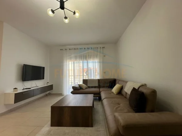 Tirane, jepet me qera apartament 3+1 , 120 m² 500 € (Unaza e Re)