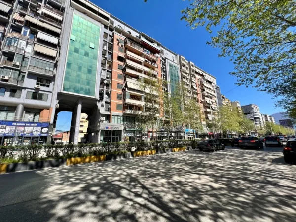 Tirane, shitet garazh | vend parkimi Kati -1, 313 m² 210.000 € (rruga e kavajes)