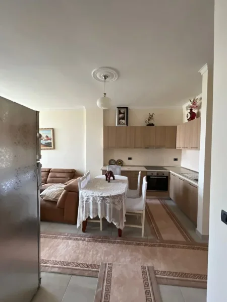 Tirane, jap me qera apartament 2+1+Ballkon Kati 6, 90 m² 500 € (selita e vjeter)