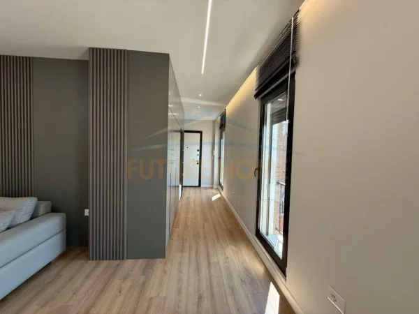 Tirane, jepet me qera apartament 2+1 Kati 7, 95 m² 800 € (Unaza e re)